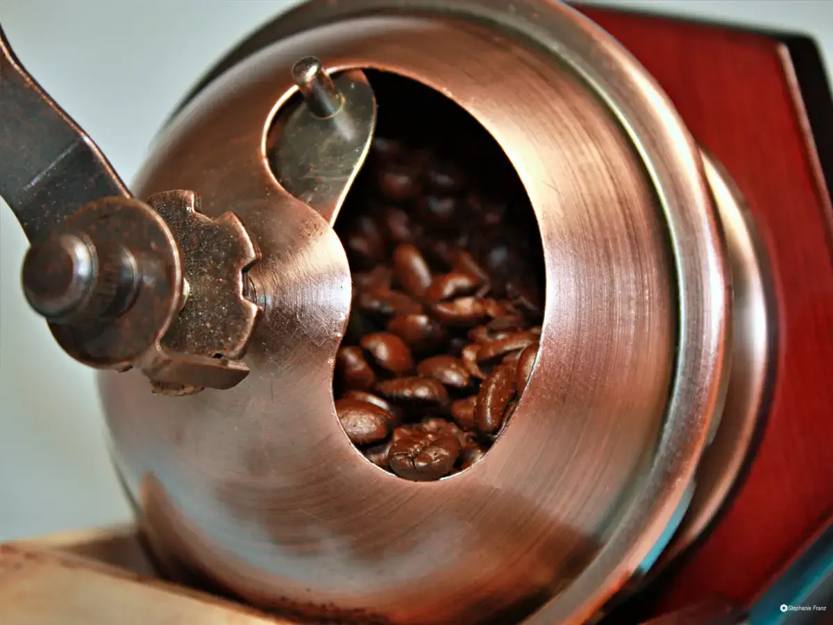 Eine manuelle Kaffeemühle gehört in den Krisenvorrat